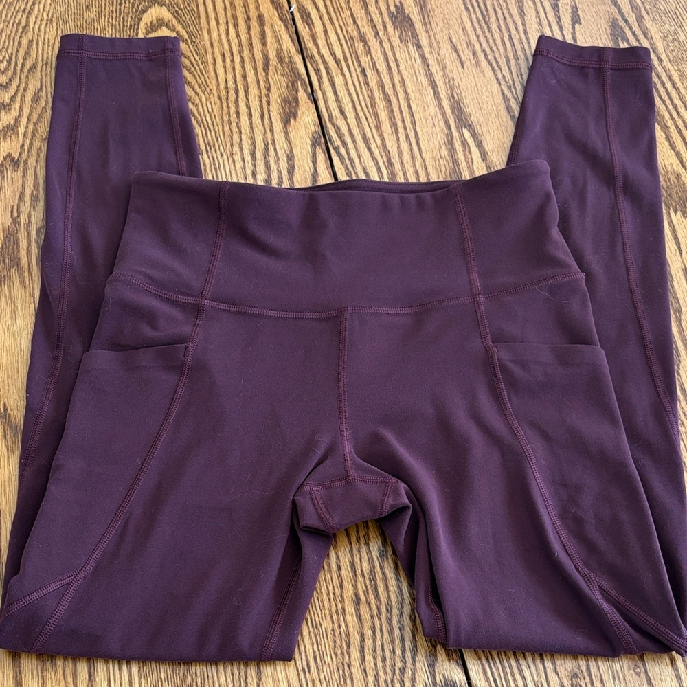 Athleta women’s mid-rise Stash Pocket Salutation 7/8 tight. Small tall.